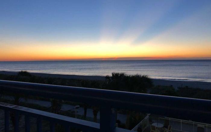 Oceanfront Sunny Condo w Pool in Atlantica Towers