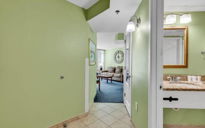 Seaside Escape: Your Perfect 1BR Condo Getaway