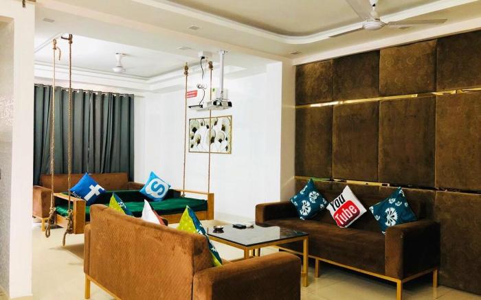 Pvt theater screen 2BHK, family Friendly by instay