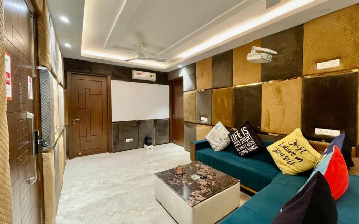 17. 3bhk Pvt.Theater Screen,relax luxury,by instay