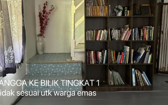 Rumah Kayu Nuha Double Storey Gated Homestay