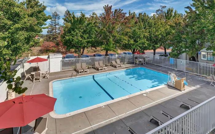 Super 8 by Wyndham Santa Rosa North