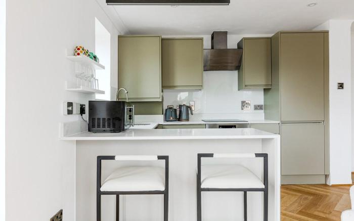 Bright New 2BR flat w/Balcony near ExCeL London