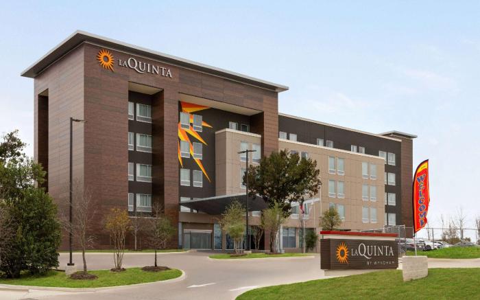 La Quinta Inn & Suites by Wyndham Austin South