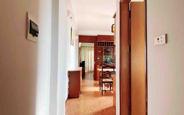 SPACIOUS KITCHEN/1BR_Stps to TRAIN Station