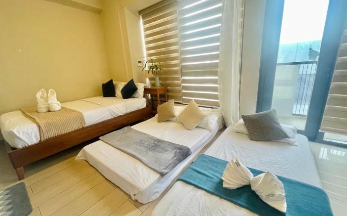 Mactan NEWTOWN Condo With Beach and Pool access