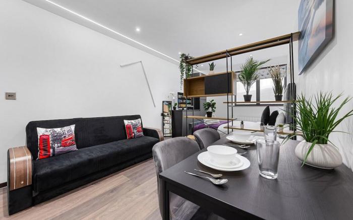 Bright Studio Retreat in Golders Green