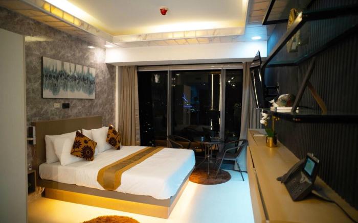 Wow! Lavish Apartment Aeon tower / Pool/ Gym/Mall