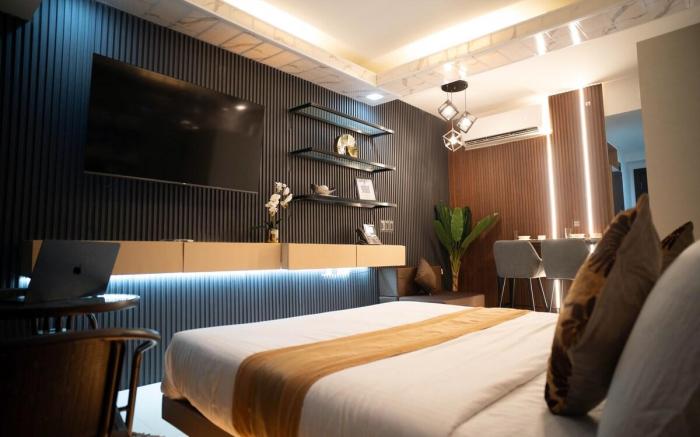 Wow! Lavish Apartment Aeon tower / Pool/ Gym/Mall