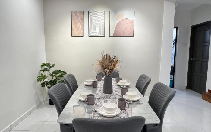 C27 Mulia Homestay 
