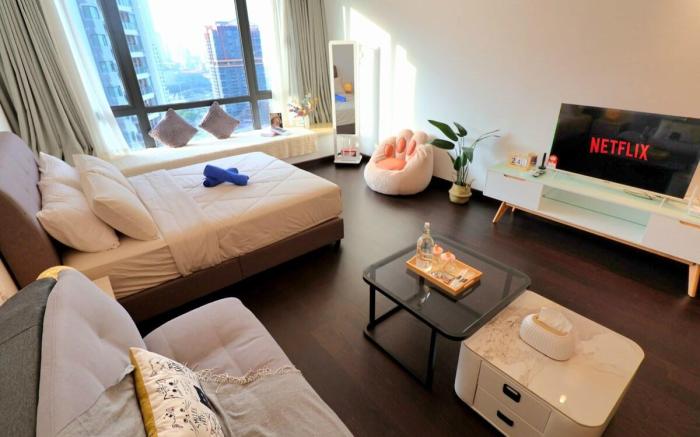 R&F Phase 2 Minimalist Design Studio for Three [Skyline View]