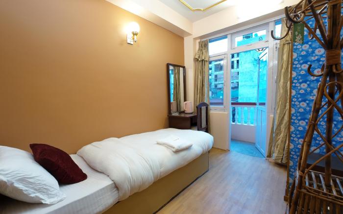 Hotel Triratna