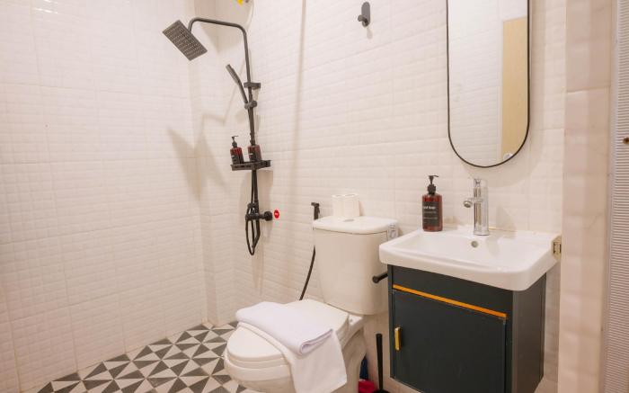 Luxury Studio @ CBD Center of City Center CBD!