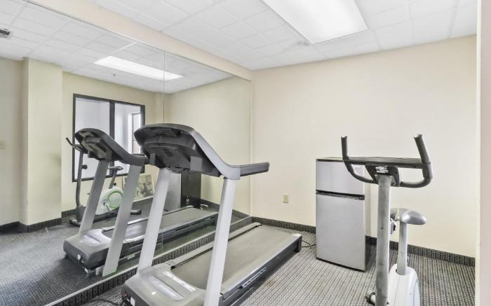 Red Roof Inn & Suites Fayetteville - Fort Bragg