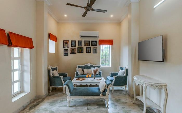 ELIVAAS 3 BHK with  Pool & Garden - Oakwood Villa