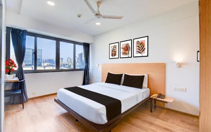 Super Townhouse Balewadi High Street