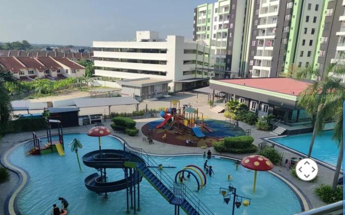 Manhattan home Ipoh 8 pax (pool view) 