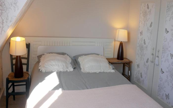 Holiday Home in Guisseny with Jacuzzi  Beach