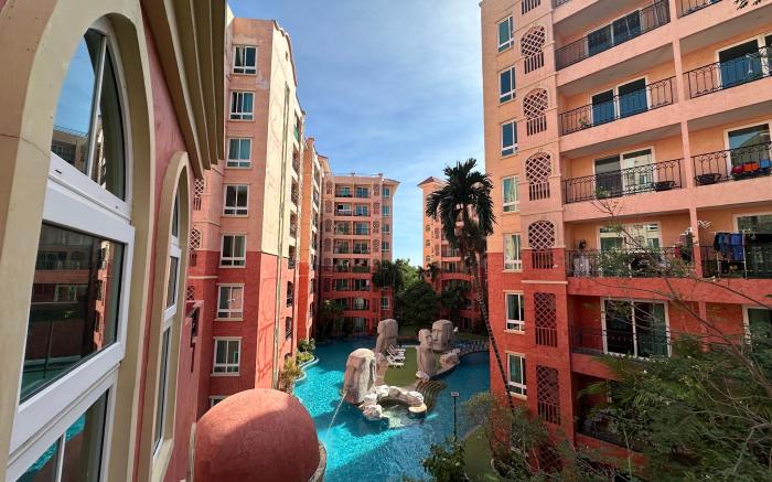 Seven Sea Condo pool access at Pattaya Jomtien Som