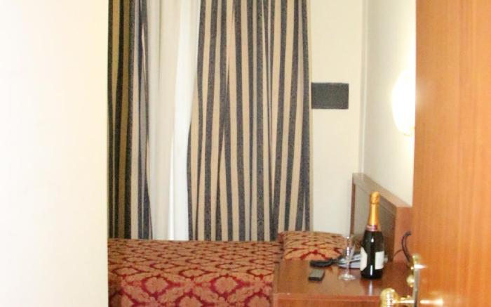 HOTEL MIRAGE