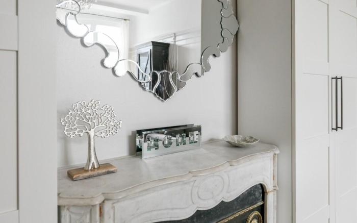 Champs-Élysées apt sleeps 4 w/ AC