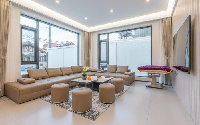 TML - Pattaya City Center Luxury Private Villa with Private Pool and KTV