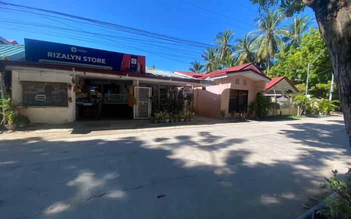Hibiscus Dive Inn
