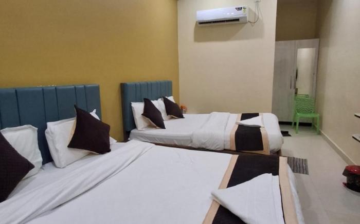 Goroomgo Medhya Grand Varanasi Indian Only Best location Near Shree Kashi Viswanath Temple and Ganga