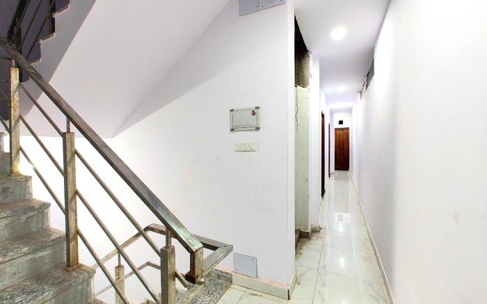 Hotel Kashi Grand Inn ! Varanasi - Best location Near Shree Kashi Viswanath Temple and Ganga Arti Da
