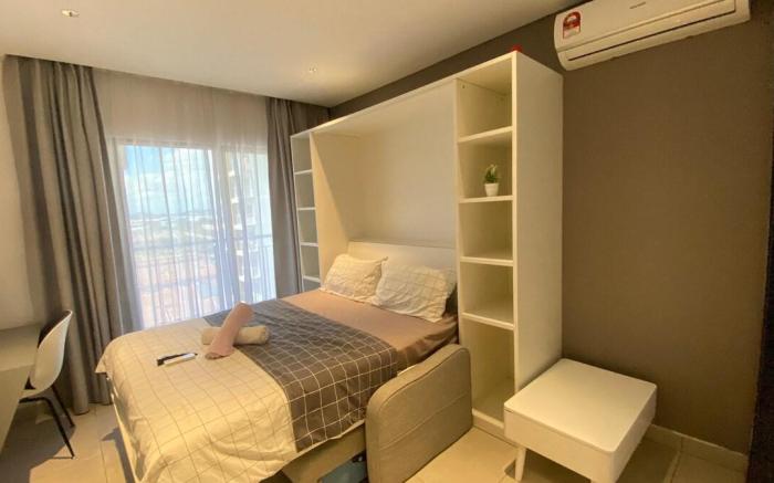 Near Subang Airport DK Impian Balcony room 1-2 pax