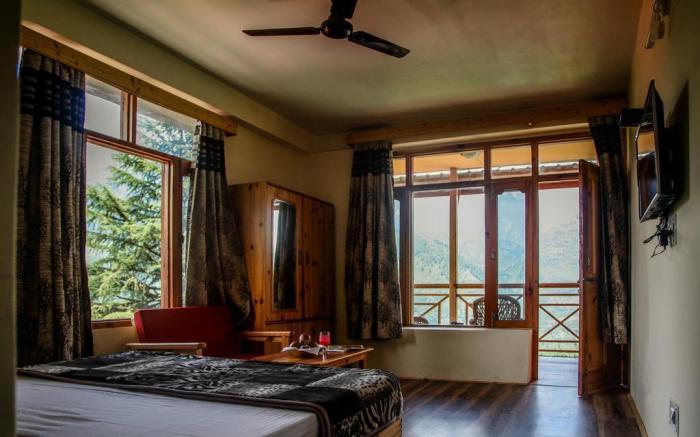 Snow capped Mountain View rooms at Manali