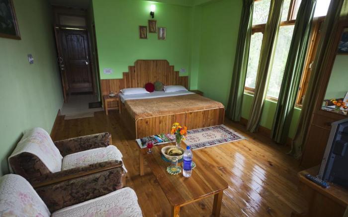 Snow capped Mountain View rooms at Manali