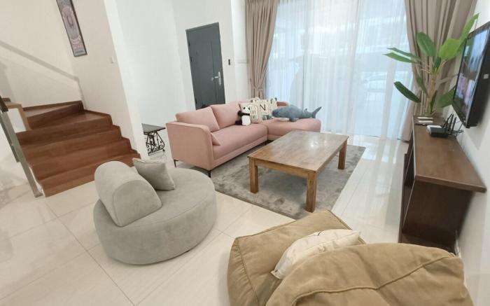 cozy 6BR 3Storey Large home for 22pax