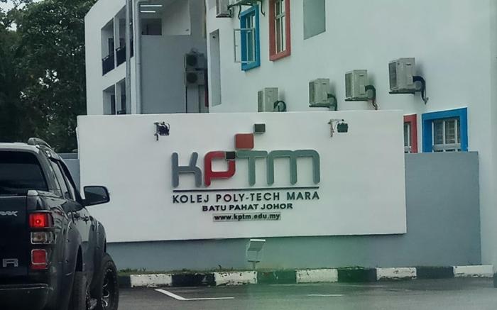 HOMESTAY CIKGU NORA near UTHM KPTM IPG  muslimonly