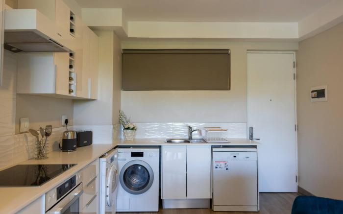 Stylish  Elegant With Epic Views Near Menlyn