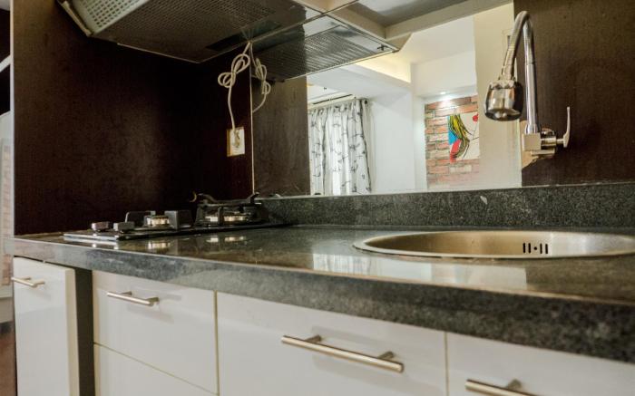 Cozy Studio Apt The Jarrdin Cihampelas By Travelio