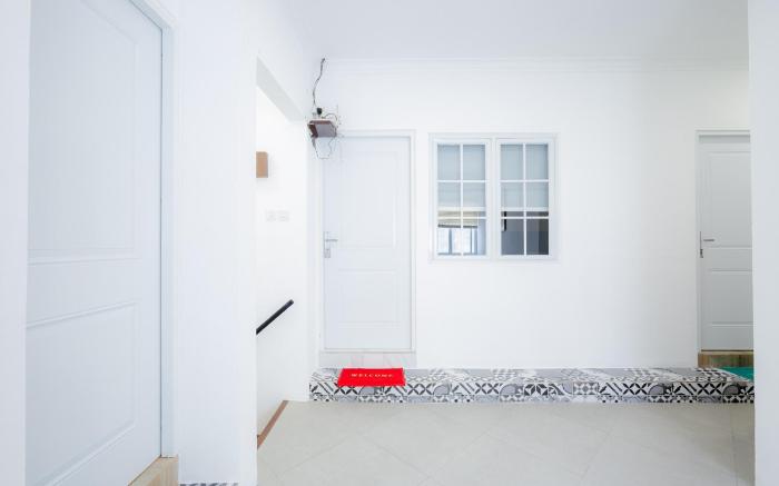 RedDoorz Plus @ Jalan Gatot Subroto Jakarta