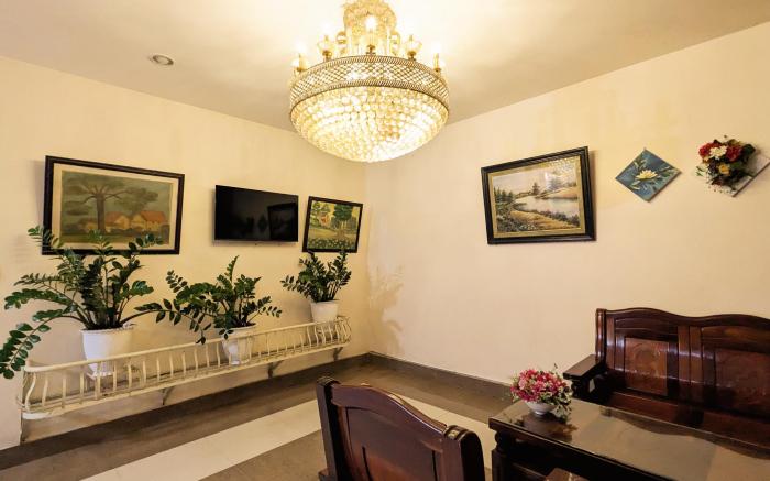 Khách Sạn Cẩm Uyên 