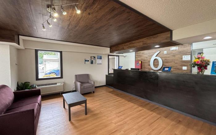 Studio 6 Suites Charlotte, NC-Northlake