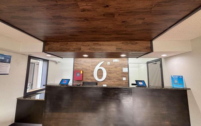 Studio 6 Suites Charlotte, NC-Northlake