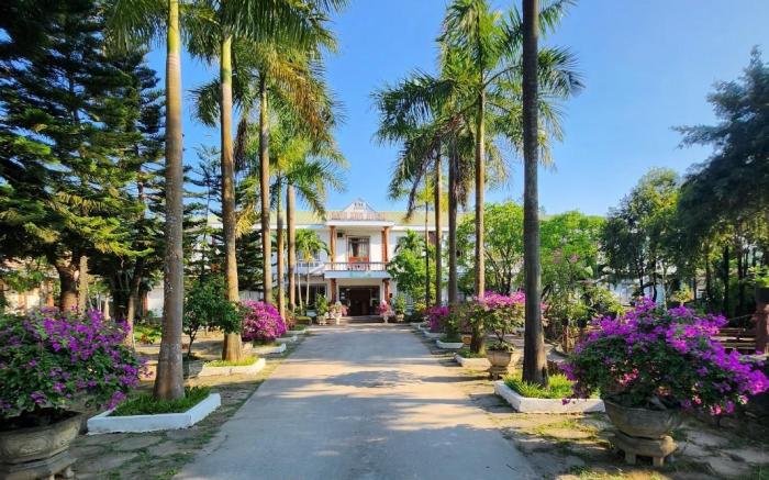 Bình Sơn Hotel