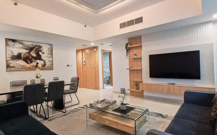 Deluxe Apartment, Royal Home, Beach View