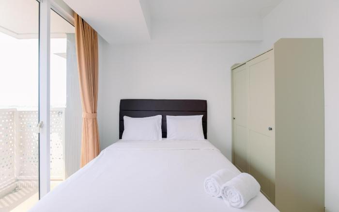 Cozy and Warm Studio at West Vista Apt By Travelio