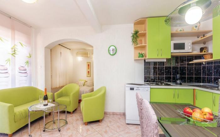 Apartments Paola - Studio Apartment with Terrace and Sea View