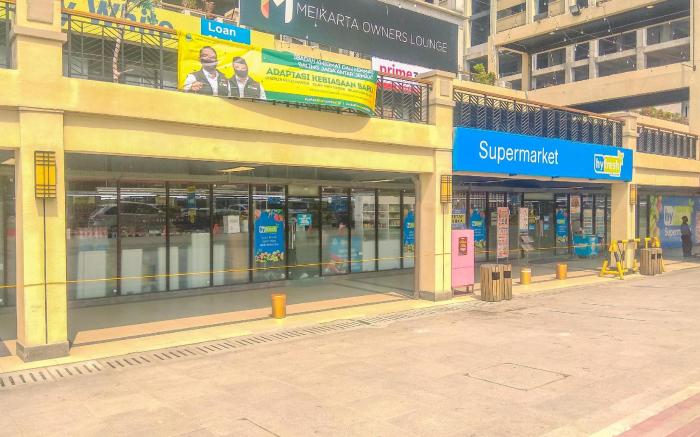 Good Deal Relaxing 3BR at Meikarta Apt By Travelio