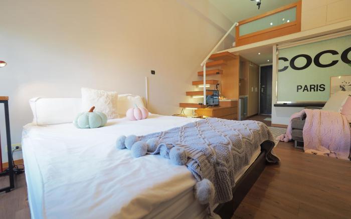 Soft touches everywhere 在這間小屋(東909)