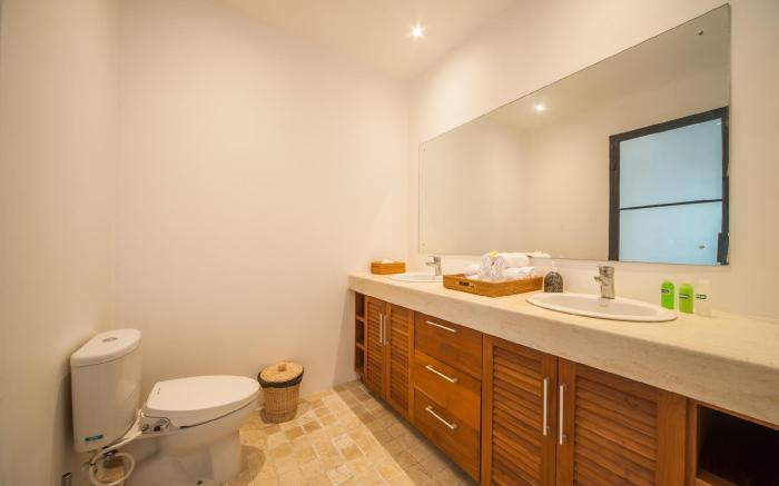 Villa Khaizan  3 BR 7 mnts drive to Beach