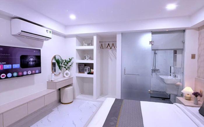 The Luxury Hotel 