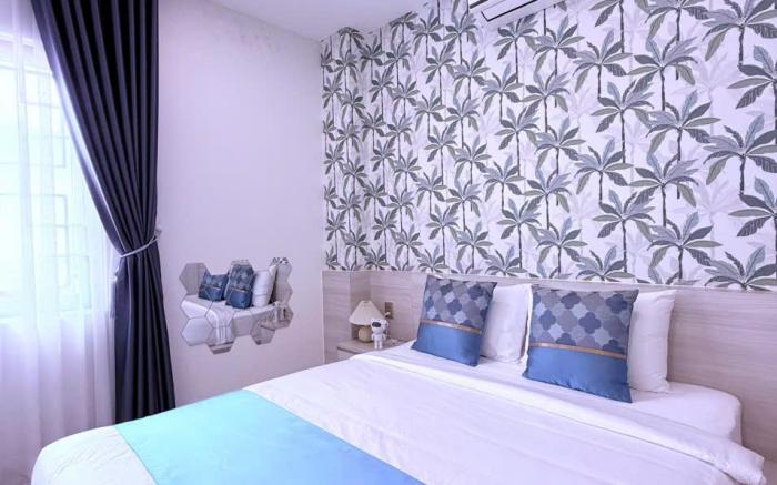 The Luxury Hotel 