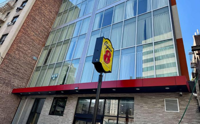 Super 8 by Wyndham Bronx Near Stadium